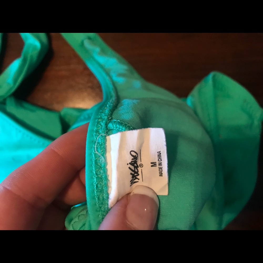 Bikini - Picture 3 of 3